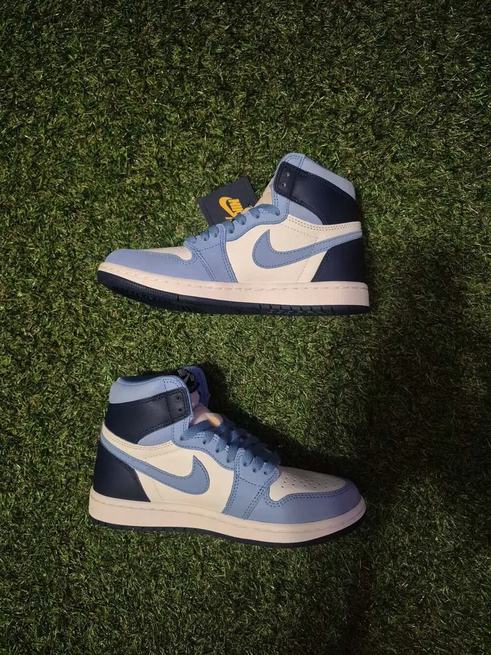 Air Jordan 1 Retro High OG First In Flight University Blue Midnight Navy
